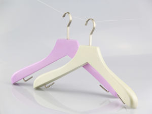 YT Custom Logo di lusso appendiabiti in legno fabbrica modelli caldi usati vestiti per negozio di abbigliamento - Product Image 3