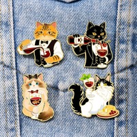 Broche de esmalte de gato bebedor de vino, divertidos pines de solapa de gato bebedor