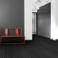 Dalles de moquette modulaires faciles à remplacer pour les sols surélevés dans les centres de données