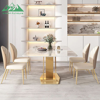 Ensemble de table à manger Wayon Luxury Gold avec plateau en pierre frittée brillante, base géométrique en métal et chaises rembourrées