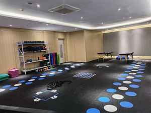 <span class=keywords><strong>Tapis</strong></span> en <span class=keywords><strong>caoutchouc</strong></span> en rouleau insonorisant et anti-bruit pour gymnase, aire de jeux intérieure/extérieure, éco-responsable, à pois colorés, pour lieux sportifs et résidentiels - Product Image 2
