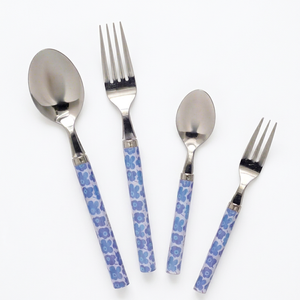 Ensemble de couverts en acier inoxydable à poignée florale, motif bleu, finition polie miroir, réutilisable, pour le camping - Product Image 1