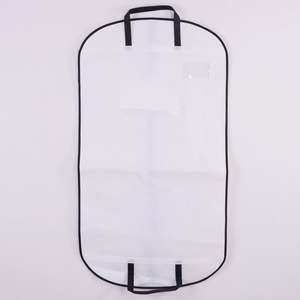 Sac de vêtement de luxe personnalisé avec logo OEM en non-tissé, sac anti-poussière portable et tendance, disponible en différentes tailles pour la vente en gros - Product Image 1