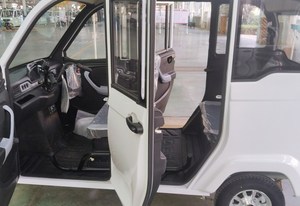 Closed Body Tuk-tuk Tricycle with LED Lights 50-70km <b>Range</b> 3 Seats - Product Image 5