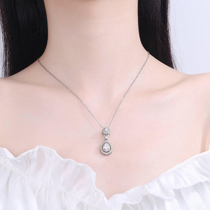 Collana con ciondolo a goccia alla moda, design semplice e di nicchia, catena per maglione, collana girocollo da donna - Product Image 4