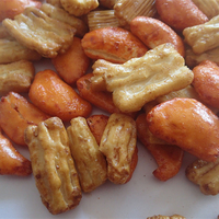 Penjualan Panas Kerupuk Beras Jepang Berbagai Rasa Asin yang Dipanggang Campuran Senbei