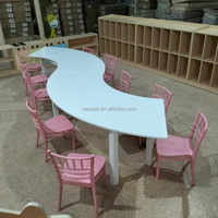 Ensemble de table pour enfants en forme de S, moderne, portable, blanc et rose, avec bords arrondis anti-rayures, idéal pour la location événementielle