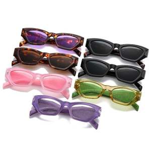 Gafas de Sol Cuadradas Pequeñas de Moda Vintage con Logotipo Personalizado al por Mayor, Gafas de Sol de Ojo de Gato Irregulares para Mujer - Product Image 3