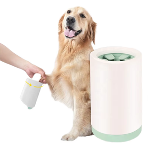 Accessoires pour chiens : Gobelet de lavage portable en silicone et plastique pour nettoyage des pattes, idéal pour l'extérieur – Vente en gros personnalisée - Product Image 1