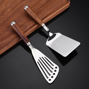 Spatule personnalisée avec logo pour <span class=keywords><strong>achat</strong></span> en gros, <span class=keywords><strong>ustensile</strong></span> de <span class=keywords><strong>cuisine</strong></span> en acier inoxydable 304 avec manche en bois de rose massif, épaissie et durable pour la cuisson - Product Image 2