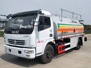 Camion de transport de carburant robuste et fiable 5000L-12000L, camion de ravitaillement d'avions à vendre. Utilisé pour le ravitaillement des avions dans les aéroports. - Product Image 2