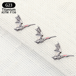 Piercing en titane en forme de chauve-souris G23 10,6 mm pour piercing d'oreille et de nez - Product Image 4