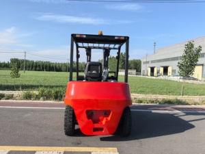 Montacargas Eléctrico CPD50, Capacidad de 5000 kg, Mástil de Tres Etapas, Neumáticos Neumáticos, Uso en Exteriores, Operación Sentado, Batería de Plomo-Ácido, Nuevo - Product Image 3
