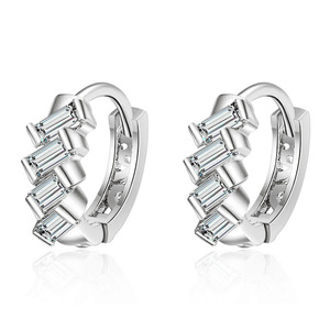 Pendientes de tuerca de moissanita VVS GRA de corte redondo con diseño de cola de pez de líneas simples, rellenos de oro de 14K, joyería de uso diario para mujer - Product Image 1