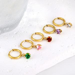 Boucles d'oreilles pendantes tendance en acier inoxydable plaqué or 18 carats, motif cœur simple, zircon coloré, pour femmes, vente en gros - Product Image 3