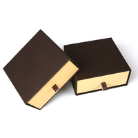 Vente en gros Boîte d'emballage avec logo personnalisé pour bijoux Boîte de papier à tiroir coulissant avec mousse noire pour emballage de bijoux