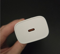 Charger Dinding Tipe-C 25W PD Langsung dari Pabrik, Bersertifikasi CE/FCC/RoHS, Colokan Retraktil yang Ditingkatkan untuk UK, Adaptor Charger Daya