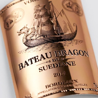 Autocollants personnalisés de luxe en aluminium gaufré avec motif bouclé imperméable résistant aux rayures pour étiquettes de bouteille de vin rouge