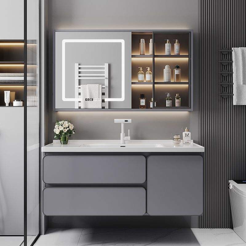 สีเทาเข้ม