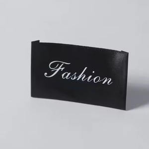 Etichette di cura stampate su misura per vestiti e scarpe in poliestere tessuto lavare etichette per t-shirt e borse Logo <span class=keywords><strong>numero</strong></span> di modello - Product Image 1