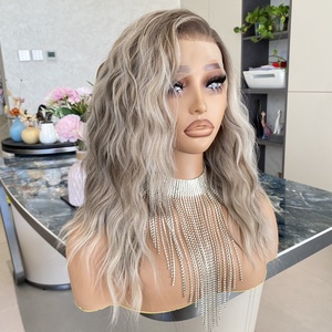 En stock: Peluca de encaje sintético Futura rubia ombré con ondas naturales 13x4, resistente al calor, al por mayor para mujer. - Product Image 6