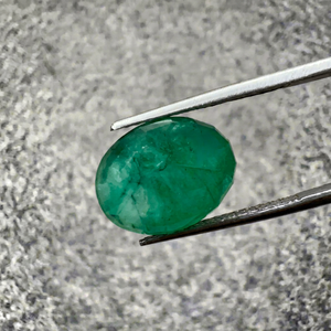 Émeraude naturelle zambienne de 7,64 carats, forme ovale, certifiée GIA, pierre précieuse verte en vrac |   Pierre de qualité supérieure pour la fabrication de bijoux - Product Image 1