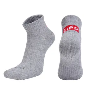 KANGYI 2020 Baumwolle Großhandel Individuelles Logo Socken Sport Basketball Für Junge Männer