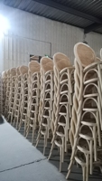 Chaise Monet en bois empilable pour banquet de mariage