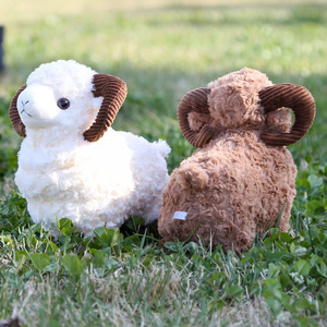 Peluche Mouton à Cornes Courbes, Jouet en Peluche Animal, <span class=keywords><strong>Petite</strong></span> Poupée Agneau Rembourrée en Coton PP, Vente en Gros, Ornement Style Xinjiang 0-24 - Product Image 1