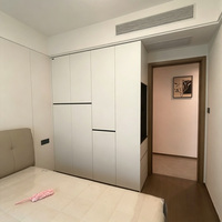 Armoire ouverte en bois pour chambre à coucher, dressing sur mesure en bois pour espace vestiaire indépendant