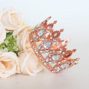 <span class=keywords><strong>Couronne</strong></span> de mariée vintage baroque en strass - Tiara plaquée or en alliage, accessoire de mode pour cheveux pour filles et cadeaux d'anniversaire - Product Image 2