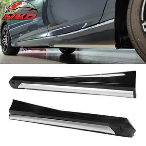 Faldones laterales para Honda Accord Sedán 4 Puertas 2018-2022, Negro Brillante con Franja Plateada Electrochapada - Product Image 1