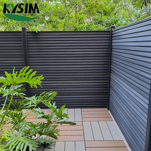 Clôture composite résistante au vent 6*6 pieds, cadre en aluminium, matériau composite bois-plastique, panneau de clôture WPC - Product Image 3