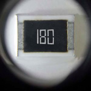 Manufacturer Direct RR4532 1812L180JT 1812 4532 Resistors Chip Resistors SMD Resistors 18ohm 5% 3/4W Thick Film Resistor - Product Image 1