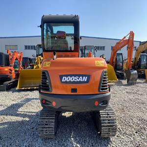 Excavatrice hydraulique Doosan DX60-9C d'occasion 2023, 6 tonnes, moteur et pompe japonais, faible nombre d'heures, certifiée CE EPA - Product Image 2