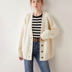 <span class=keywords><strong>Cardigan</strong></span> in Cashmere da <span class=keywords><strong>Donna</strong></span> 2024, Maglione <span class=keywords><strong>Oversize</strong></span> con Bottoni Frontali, Scollo a V, <span class=keywords><strong>Cardigan</strong></span> in Cashmere e Lana Morbido - Product Image 4