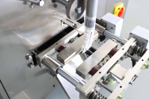 Machine d'emballage alimentaire verticale pour sachets de 5g à 250g, pour sucre, sel, grains de café torréfiés, chips de <span class=keywords><strong>banane</strong></span>, collations, pour les petites entreprises - Product Image 5