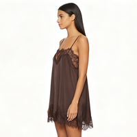 Chemise de nuit marron en satin avec dentelle et bretelles spaghetti pour femme – Robe de détente sexy en tissu doux avec bretelles réglables