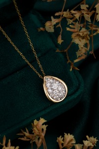 Collier pendentif personnalisé en or jaune massif 14 carats avec diamant de laboratoire taille poire de 1,03 ct |   Diamant solitaire de laboratoire taille poire - Product Image 3