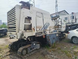 آلة تفريز الطرق الألمانية الصنع المستعملة منخفضة التكلفة ومتينة طراز W2000 بمضخة محرك بقوة 421 كيلوواط مع نظام تسوية ذاتي للأسفلت حاصل على براءة اختراع - Product Image 3