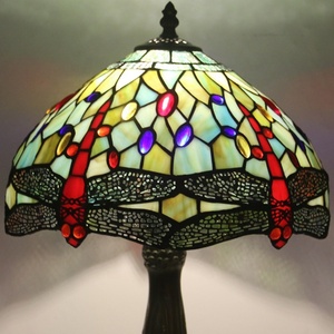 Lámpara de Mesa Estilo Tiffany Victoriana LongHuiJing de 1 Luz con Pantalla de Vidrio con Diseño de Libélula - Product Image 3