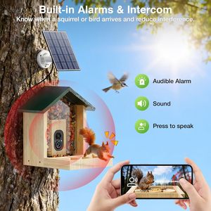 Cadeaux pour les Amateurs d'Écureuils : <span class=keywords><strong>Mangeoire</strong></span> à Oiseaux en Bois à Fixation Arbre, Alimentée par Énergie Solaire, <span class=keywords><strong>Mangeoire</strong></span> Intelligente en Cèdre pour Écureuils avec Panneau Solaire - Product Image 1