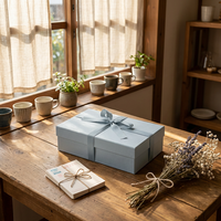 Boîte cadeau rigide de luxe écologique bleu Morandi avec laminage mat et gaufrage pour faux cils