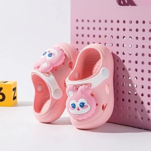 Stock de sandales pour enfants personnalisées chaussures décontractées d'extérieur pantoufles souples antidérapantes de dessin animé chaussures de plage pour bébé pantoufles - Product Image 4
