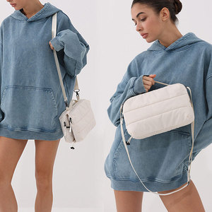 2025 숙녀 패션 박제 퍼프 병 가방 공간 토트 퍼 어깨 베개 상점 대형 퀼트 퍼 슬링 크로스 바디 백 - Product Image 3