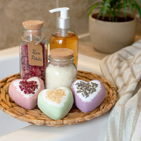 Bombes de bain en forme de cœur avec fleurs séchées, huiles essentielles naturelles, hydratantes et effervescentes – Coffrets cadeaux romantiques bio et sans cruauté animale