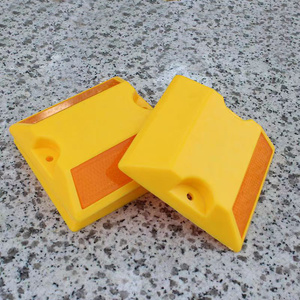 Dissuasore Stradale Riflettente a LED Solare in ABS ad Alta Compressione, Bifacciale, Certificato per la Sicurezza Autostradale - Product Image 4