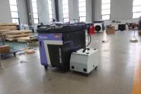 Mesin Pembersih Laser Serat Genggam 3000w untuk Pengelasan, Pemotongan, dan Pembersihan Logam di Berbagai Industri