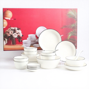 Service de vaisselle en céramique de 22 pièces <span class=keywords><strong>avec</strong></span> logo personnalisé, assiettes en porcelaine blanche à bord noir, bols, cuillères, ensemble pour usage domestique <span class=keywords><strong>avec</strong></span> boîte-cadeau - Product Image 6