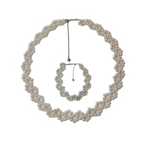 Set di Due Pezzi in Stile Francese: Collana e Bracciale in Argento 925 con Perle d'Acqua Dolce Naturali Intrecciate a Mano, Design <span class=keywords><strong>Fam</strong></span>, Lusso Discreto - Product Image 5